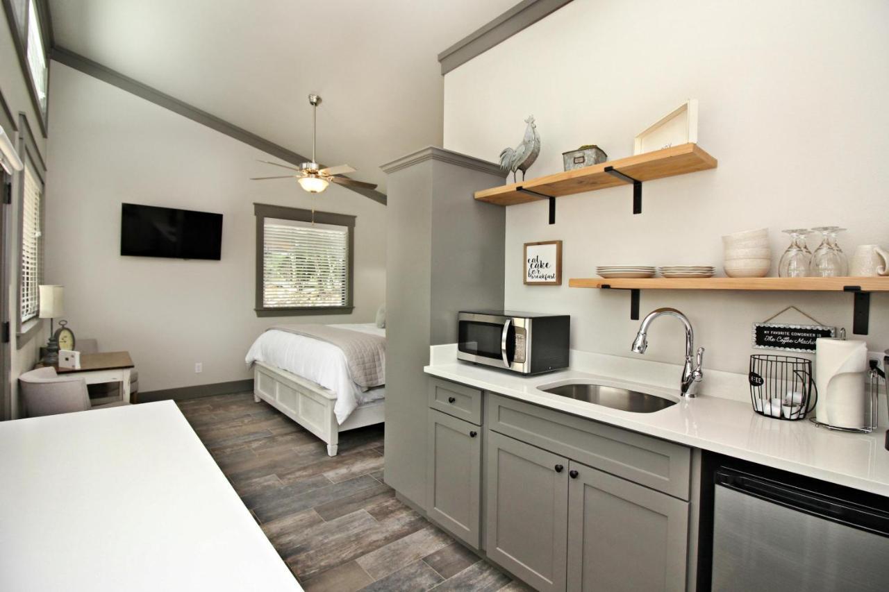 Green Acres Cottages - Dripping Springs Suite Wimberley Ngoại thất bức ảnh
